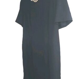 Sophisticated Black Dress with Pearl Accent